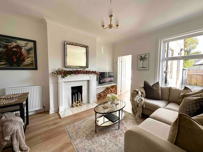 Stylish 3 Bedroom City Retreat - Image 1
