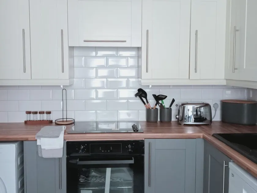 A charming town house situated close to the sea. - Image 1