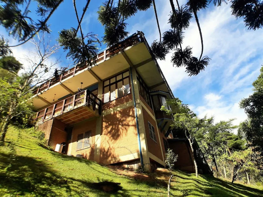 House in Campos do Jordão with panoramic views - Image 1