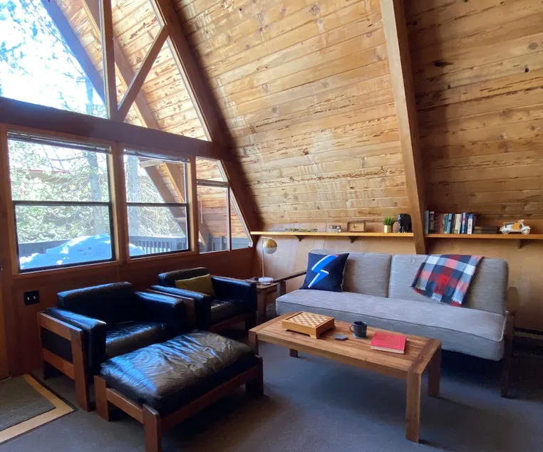 Ny! Mid-Century Modern A-frame hytte ved søen - Image 1