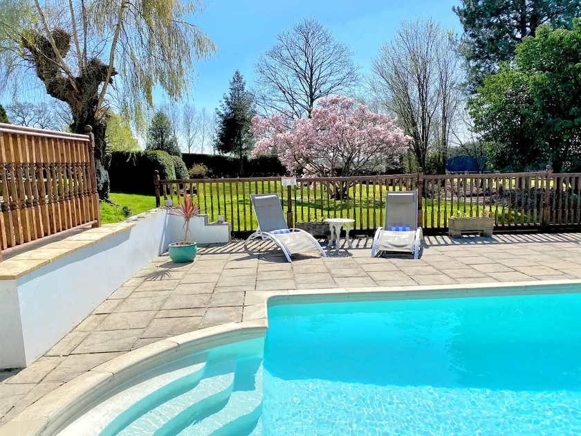 New Forest Country Home with Hot Tub and Open Fire - Image 1