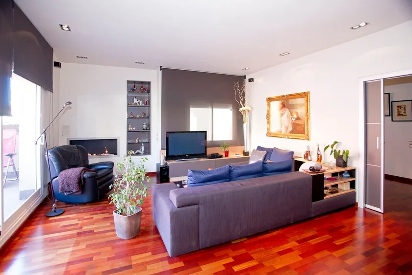 Spectacular modern duplex in the city center - Image 1