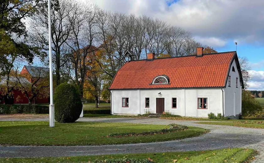 North Manor Wing - Image 1