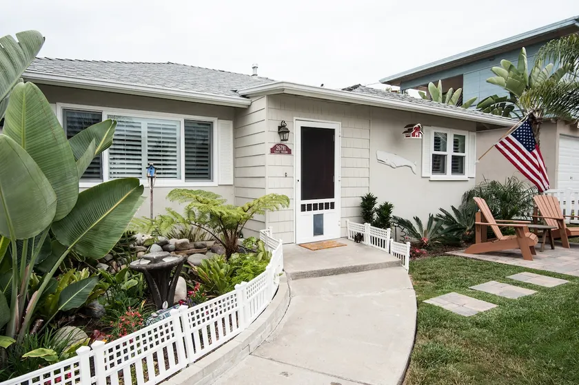 Betty's Beach Bungalow!  STR16-0438 - Image 1