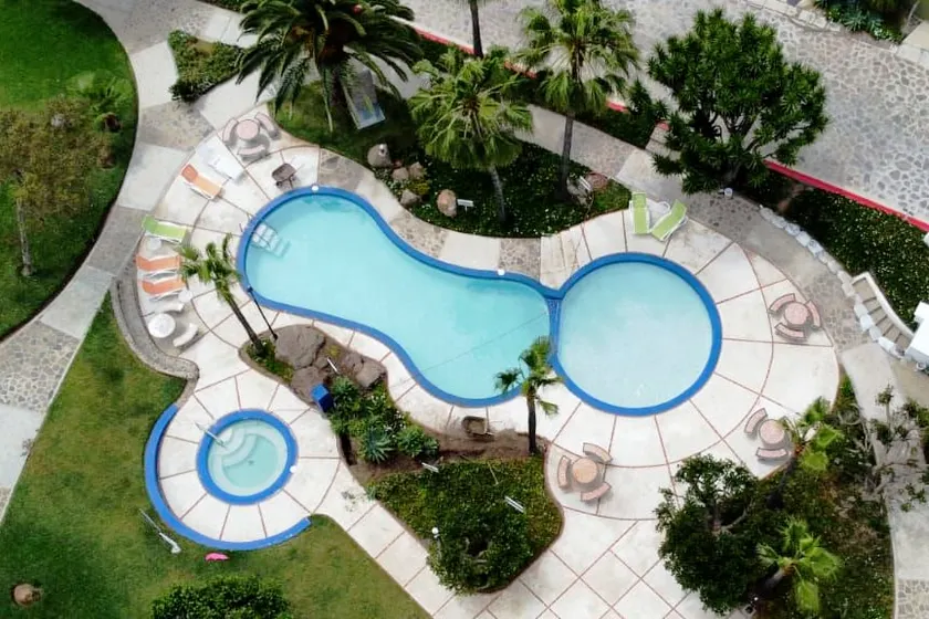 Apartment with a pool, between the sea and the valley. - Image 1