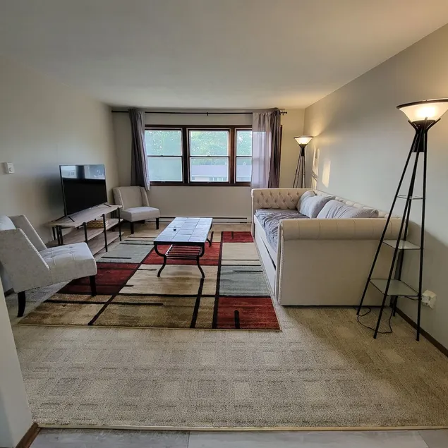 Lovely 2-bdroom with washer & dryer on site (1415) - Image 1