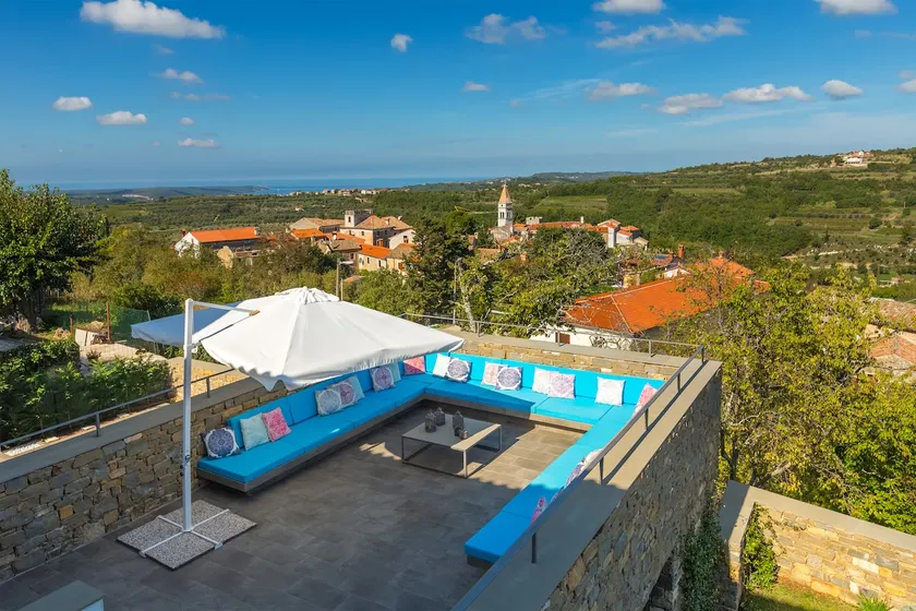 Exceptional 5 Star villa with breathtaking views, Sauna and fitness studio - Image 1