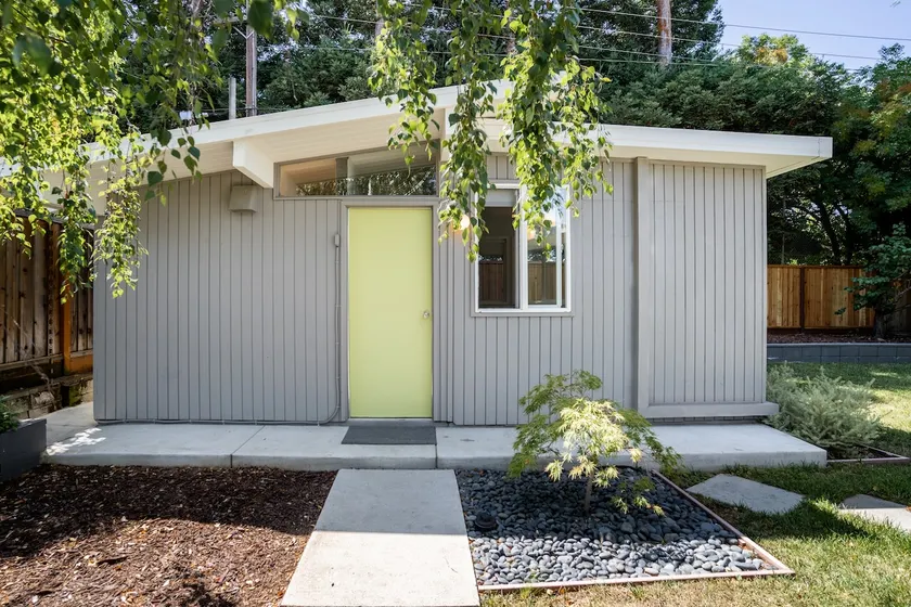 Mid Century Modern Guesthouse - Image 1