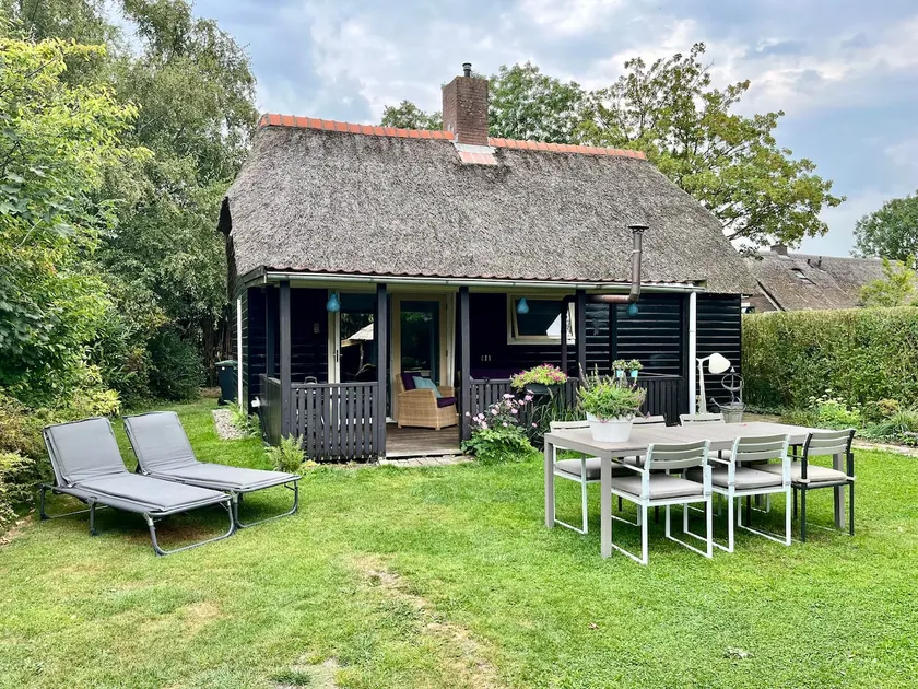 Lovely thatched holiday home in Giethoorn - Image 1