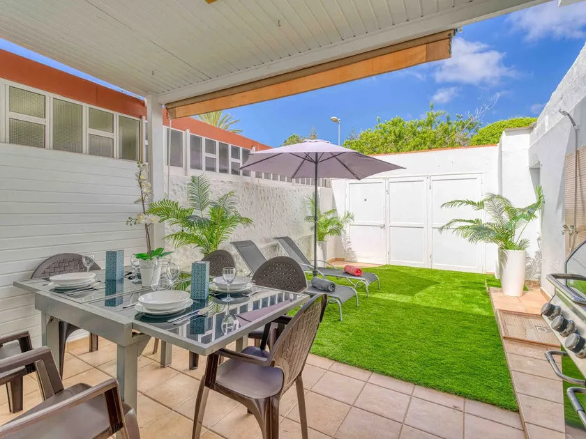 ❤️Spacious 2 Bedroom Apartment Right At The Center❤️ - Image 1