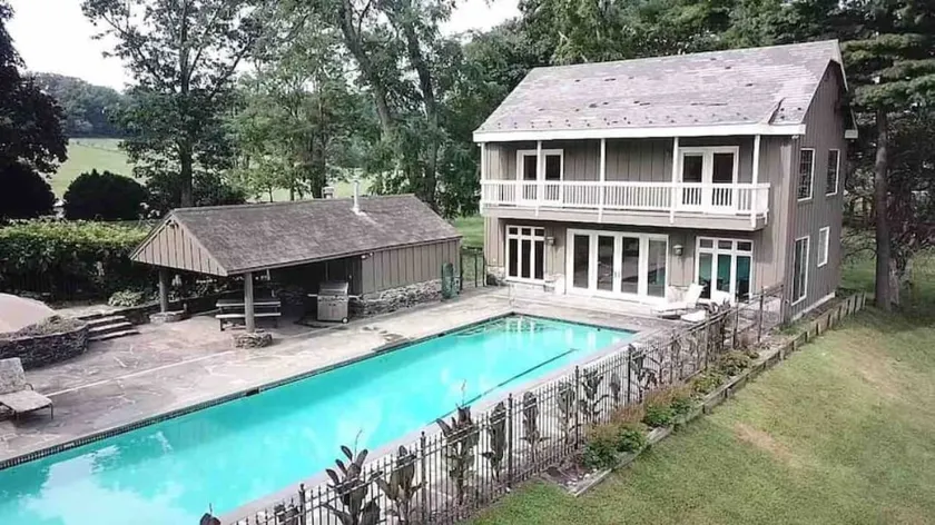 Historic Peace and Plenty Farm: Pool House - Image 1