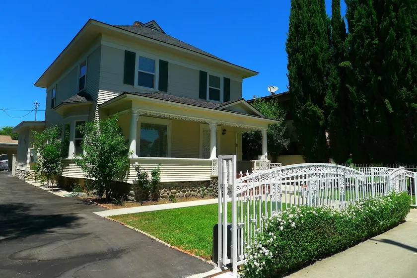 Beautifully Upgraded Unit in Historic Home - Image 1