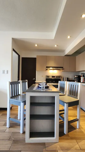 Comfortable and cozy, everything nearby, with parking - Image 1