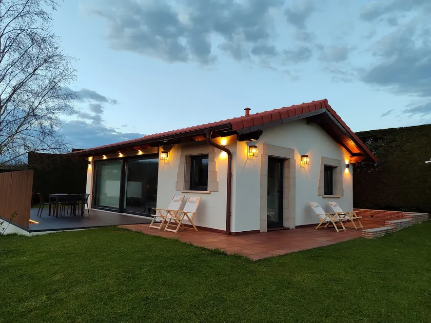 House with garden - Image 1