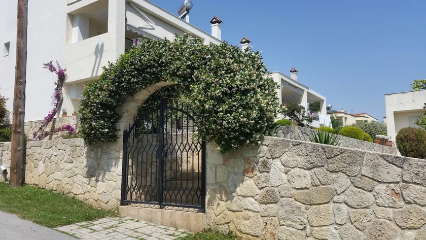 Summer House with sea view and garden - Image 1