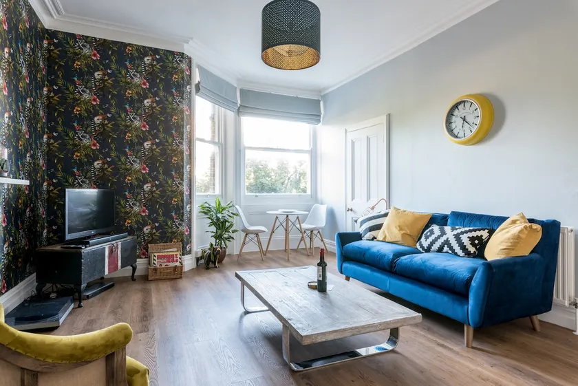 Stunning 1BD flat, minutes from the beach front! - Image 1
