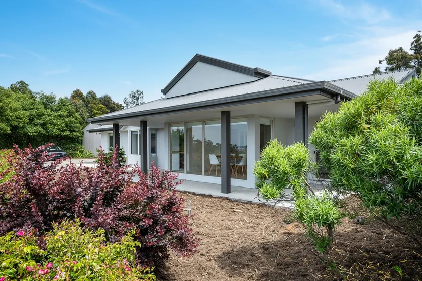 The Rest Retreat Getaway 15 Mins to CBD 3 Bed - Image 1