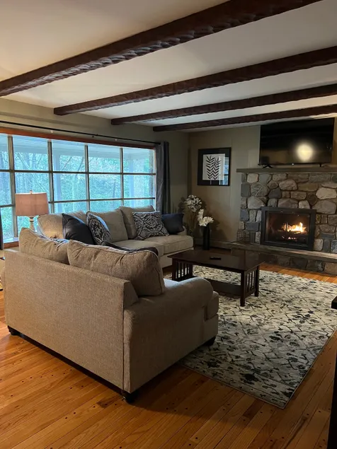 8 bed Lodge Near Camelback/Outlets-HOT TUB - Image 1