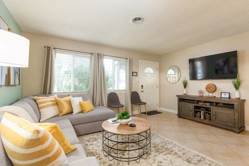 Perfect for FAMS! Near Disney/Convention CTR - Image 1