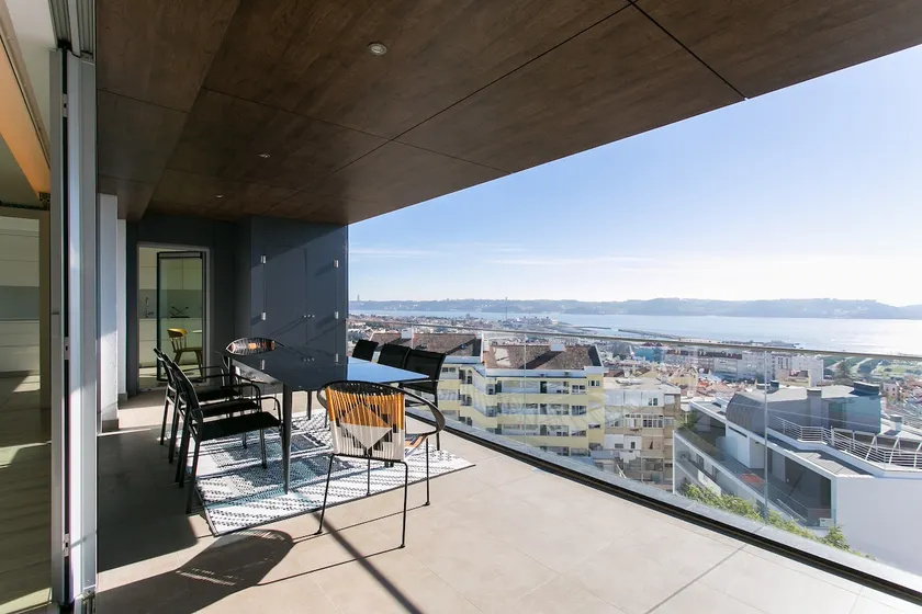 Luxury 4 bedr Flat w/ PANORAMIC Views & Pool!! - Image 1