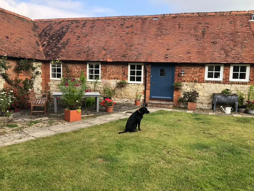 A converted cow byre in quiet Isington. Sleeps 2 - Image 1