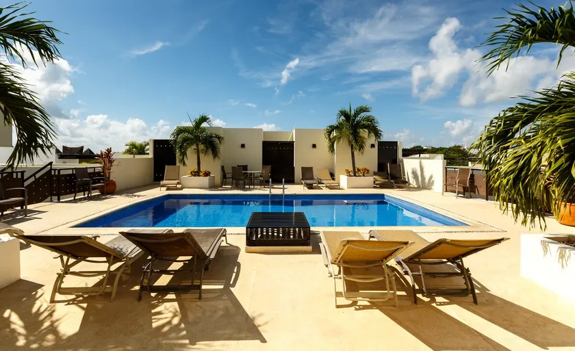Meridian Beach Condo, 200m from beach and 5th avenue, Wifi - Image 1