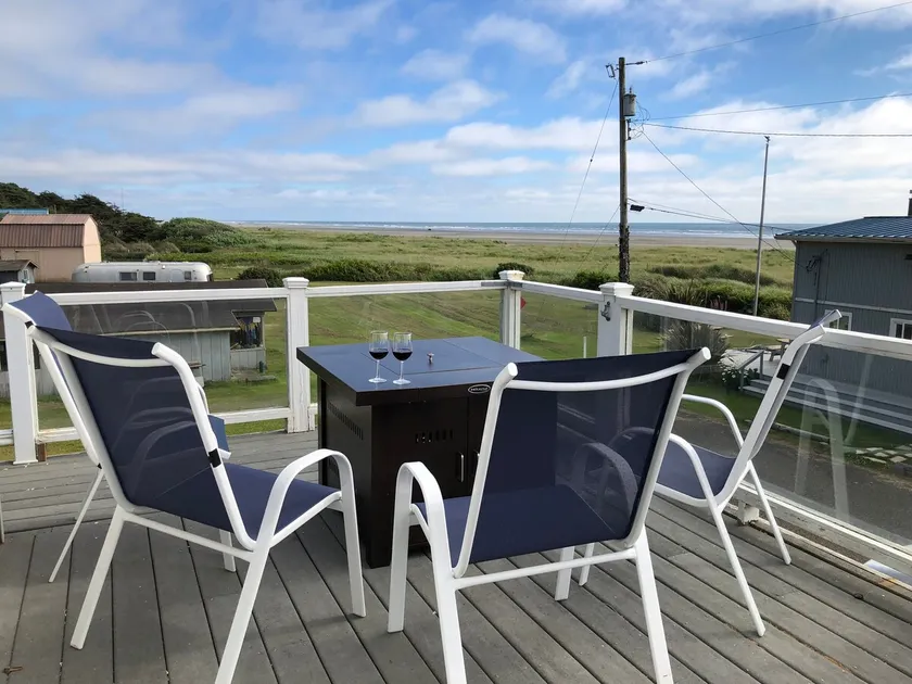 The Baymen - VIEWS & Steps to Beach! Fenced yard! - Image 1