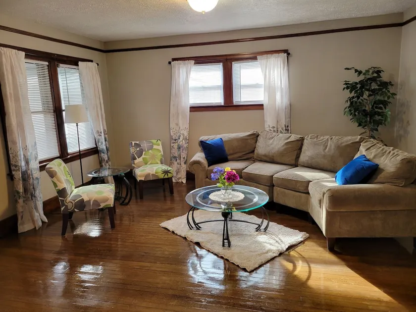 Dynamite Spacious 4bed 3bath Enclosed Porches Bar! - Image 1