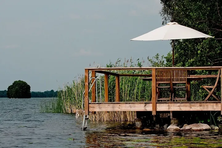 Lakefront house with beach, jetty, and rowing boat - Image 1