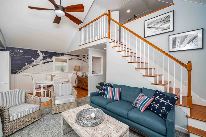 ⛵️Coastal Cottage in Waterfront Neighborhood - Image 1
