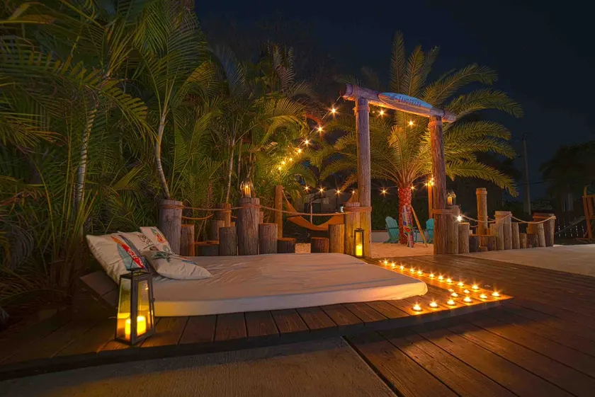 Luxurious house with pool and recreational areas. - Image 1