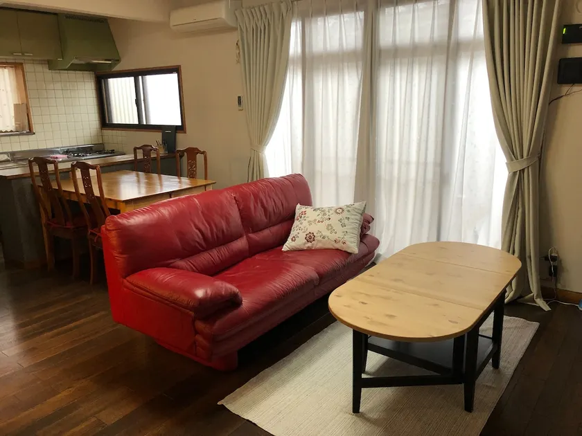Fully-detached guesthouse with long-stay discount - Image 1