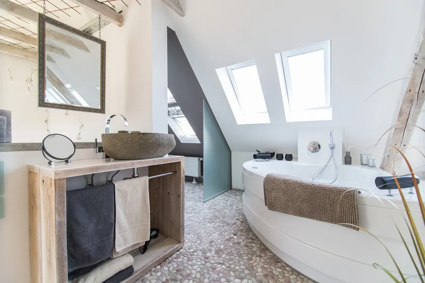 Wellness suite with hot tub in Essen - Image 1