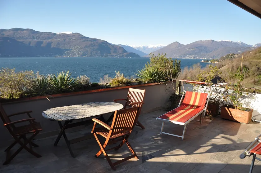 Sensational lake view - Image 1