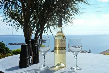 Fabulous Coastal and Sea Views - Private Parking. - Image 1