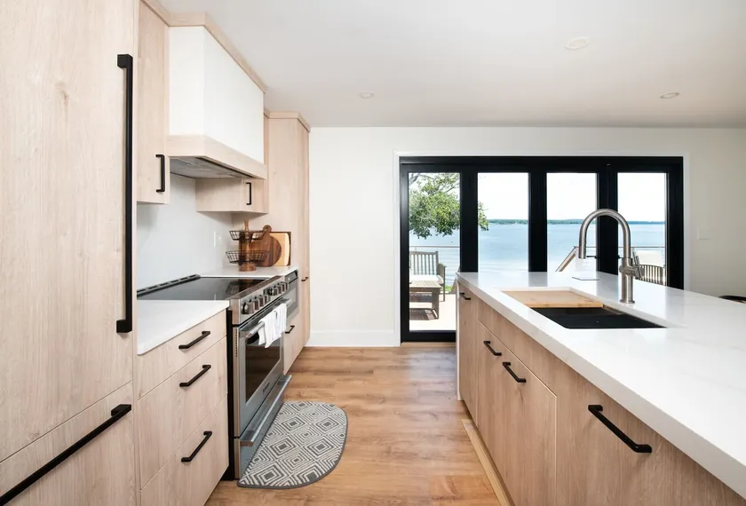 Island Park Beach House, waterfront New! - Image 1