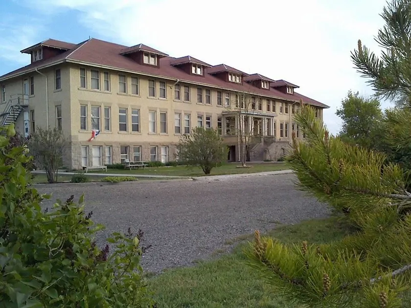 West Wing Gooding University INN - Image 1