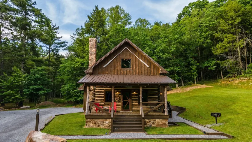 The Boathouse at Four Fillies Lodge w/ Hot Tub - Image 1