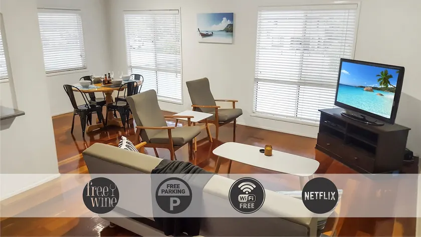 Retro Styled 3 Bed with Air-Cond, Wifi and Netflix - Image 1