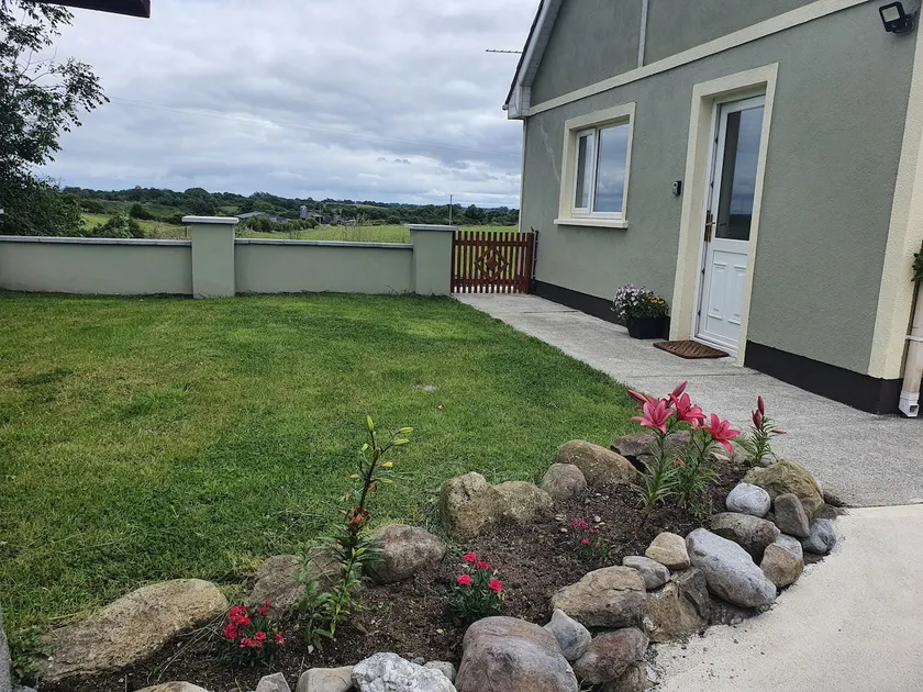 Lovely 2-bed country holiday home - Image 1