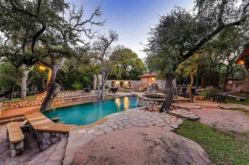 Lakefront boatdock, pool, sauna, outdoor fireplace - Image 1