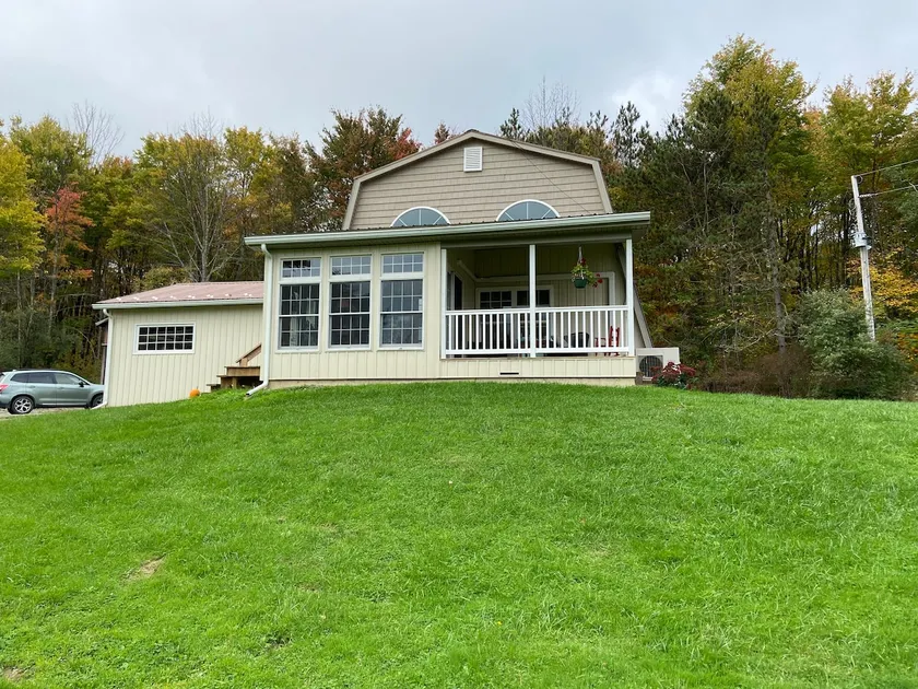 Country Tucked Inn, with pond Sauna woods hunting. - Image 1