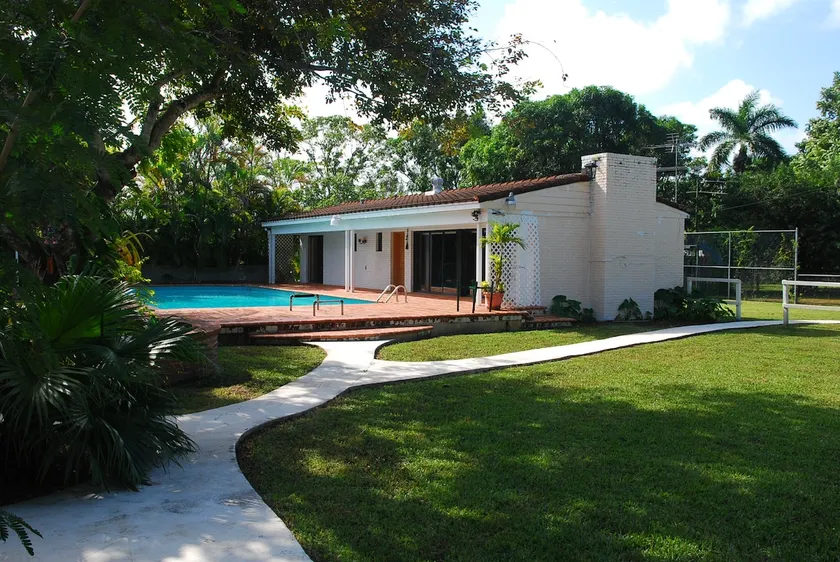 Pool House in Miami Oasis- 4-Acre Mango Grove - Image 1