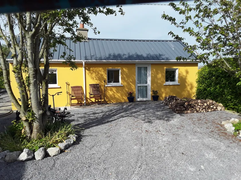 Hillside cottage - Image 1