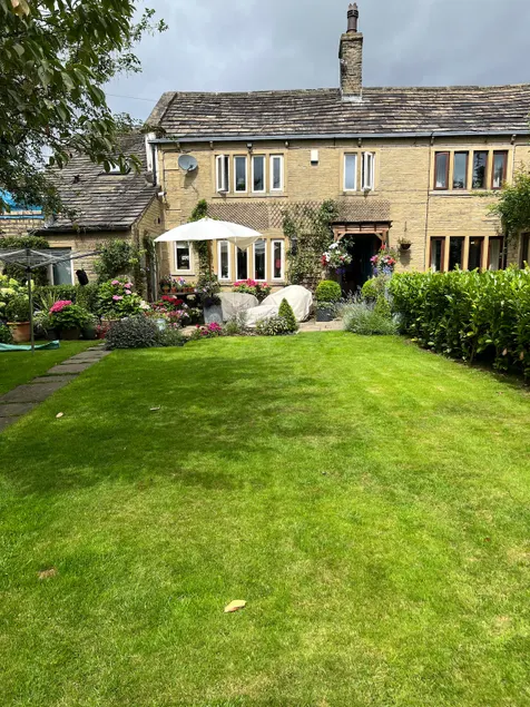 Beautiful country cottage renovated close to Dales - Image 1