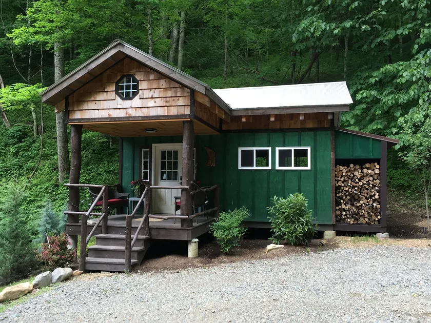 The Green Cabin @ Buttermilk Acres - Image 1