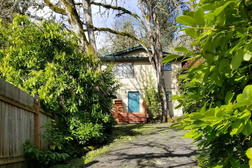 ★Private Hideaway★ close to U of O hiking & biking - Image 1