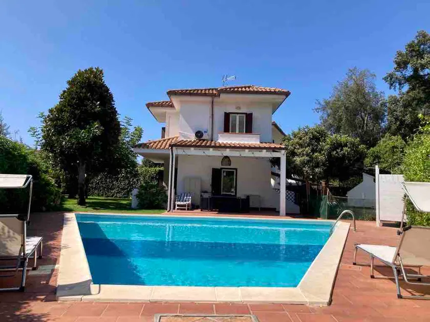 Villa with private pool in Sabaudia - Image 1