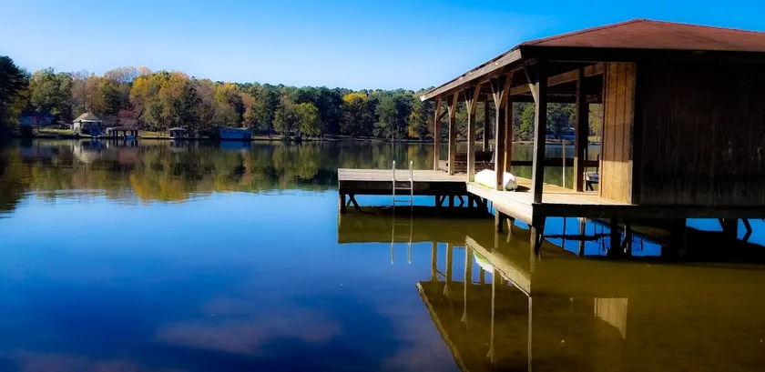 Summer is great at the Bluebird Lakefront. - Image 1