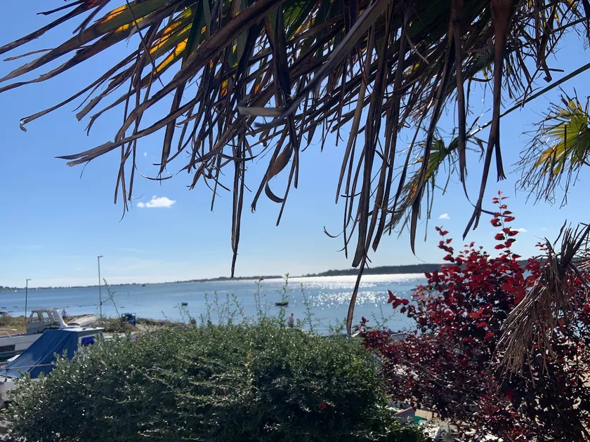 Beautiful Seafront holiday home in great location - Image 1